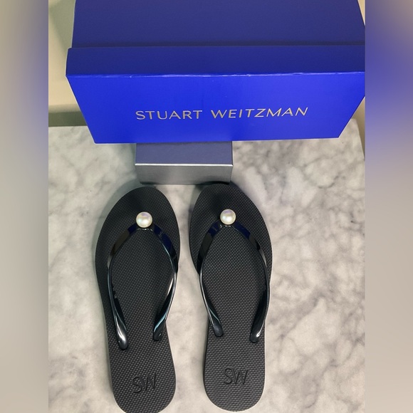 Stuart Weitzman Women’s Imitation Pearl Flip Flop - Picture 4 of 4
